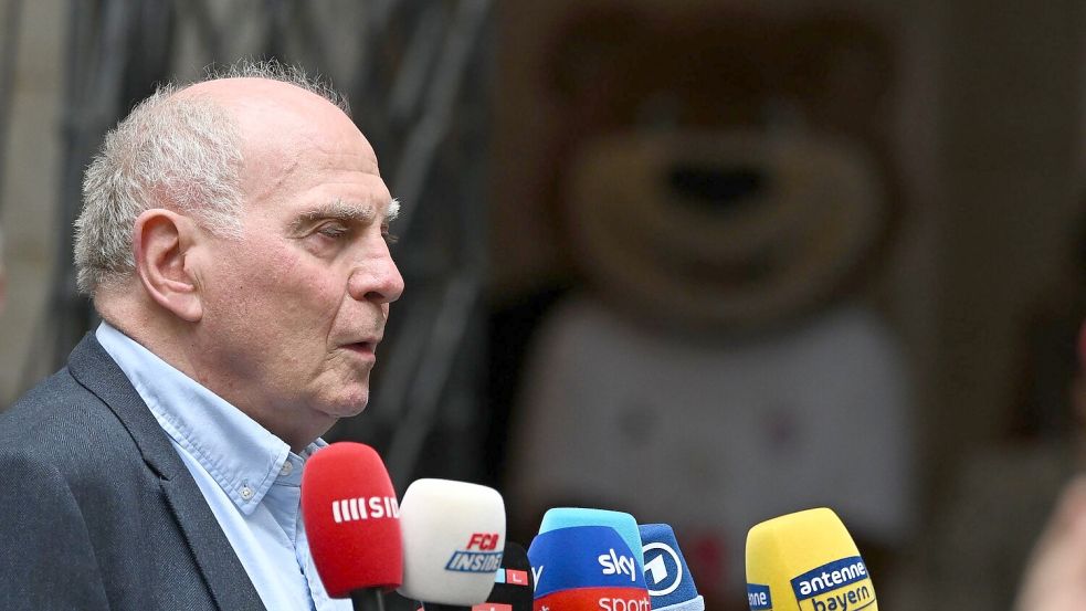 Hoeneß wundert sich über die Kommunikation über das WM-Tor. Foto: Sven Hoppe/dpa