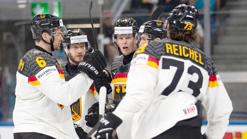 Die Eishockey-Nationalmannschaft freut sich über den zweiten Erfolg bei der Eishockey-WM. Foto: Claudio Thoma