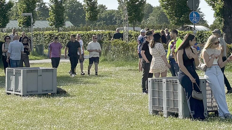 Um 10 Uhr ging der Frühtanz in Tange los. Immer mehr Menschen strömen nun zum Festgelände. Foto: Madita Janßen