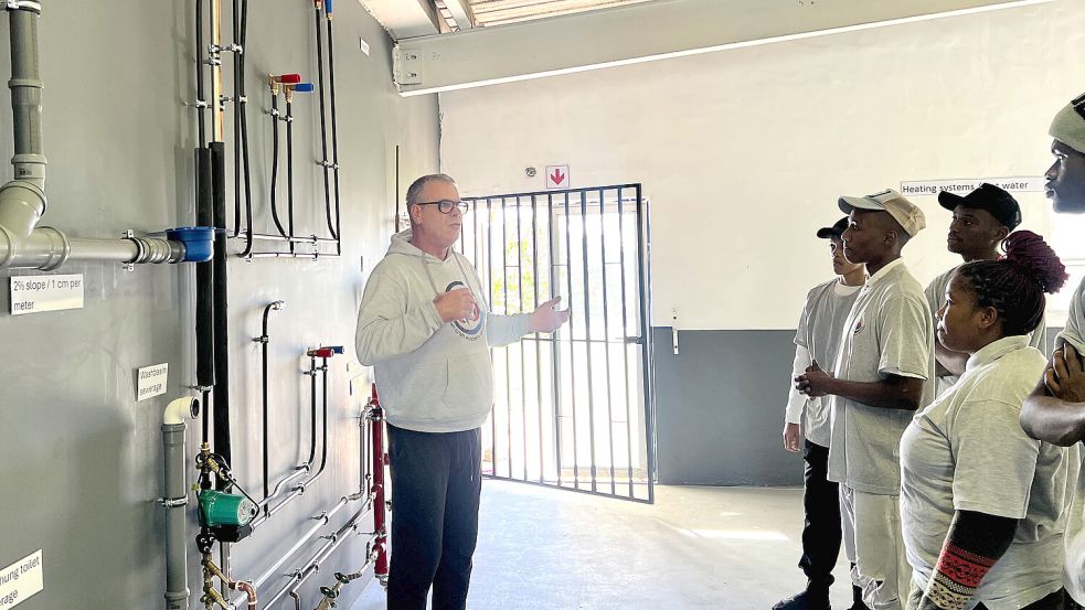 In seiner Akademie in Kapstadt in Südafrika bildet der gebürtige Osnabrücker Jürgen Hellmann junge Menschen aus, die den Fachkräftemangel in Deutschland beheben sollen. Foto: Jürgen Hellmann