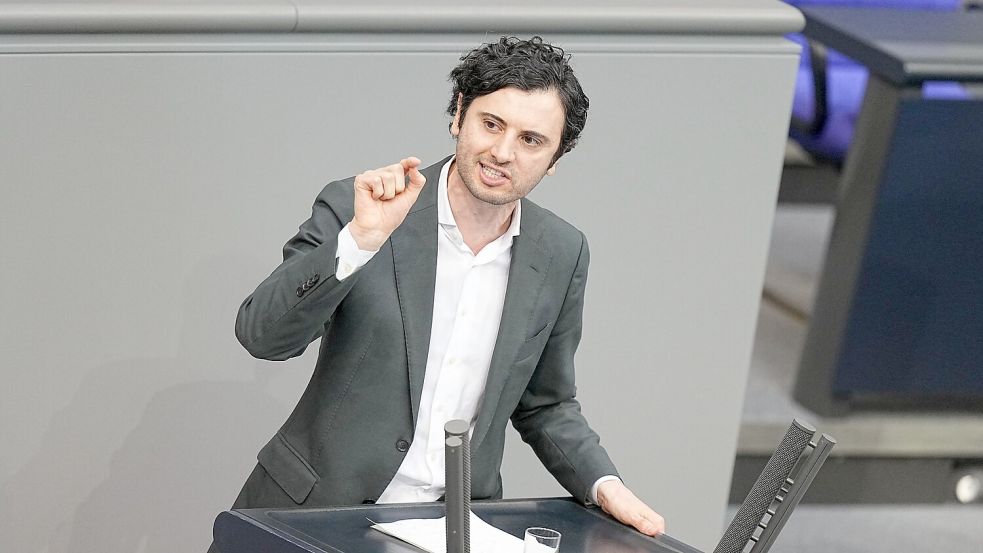 Der Berliner SPD-Bundestagsabgeordnete, Hakan Demir, sieht in der SPD-Fraktion keine Bereitschaft, weitere Teile der Reform des Staatsangehörigkeitsrechts von 2024 rückabzuwickeln. (Archivbild) Foto: Michael Kappeler/dpa