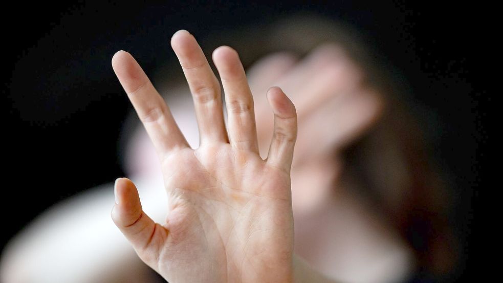 Ein Mann soll in Schweden seine Frau zur Prostitution gezwungen haben. Foto: Fabian Sommer/dpa
