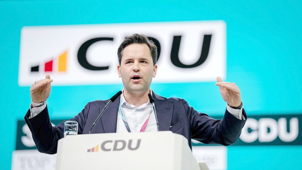 Der Junge-Union-Chef Johannes Winkel will Beamte in die Rentenreform einbeziehen. (Archivbild) Foto: Kay Nietfeld/dpa