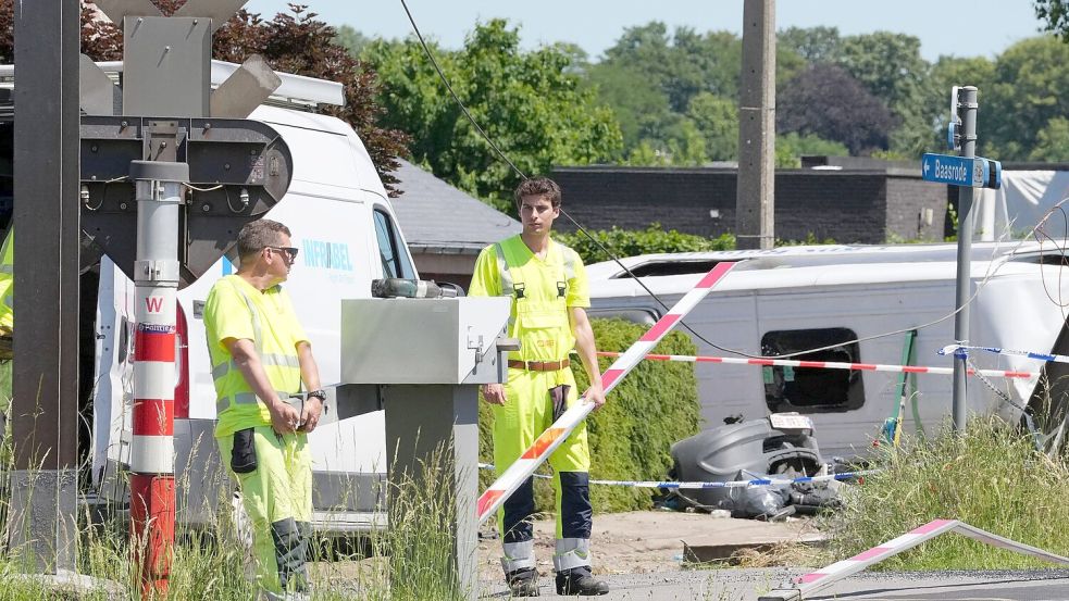 Angehörige werden vor Ort versorgt. Foto: Marius Burgelman
