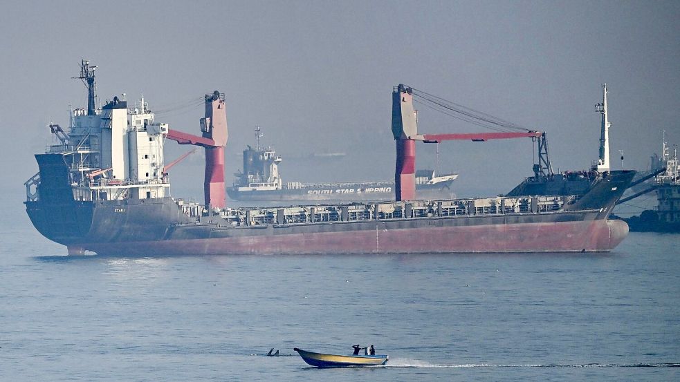 Die Erholung der Lieferketten komme nicht über Nacht, sondern werde Monate dauern, sagt Top-Chemiemanager Rainer Seele. Foto: -/kyodo/dpa