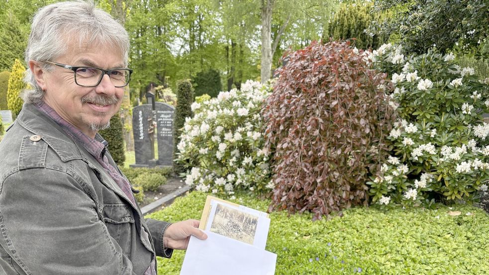 Friedhofsverwalter Heiko de Jonge will ein historisches Grab wieder aufbauen, um die Bestattungskultur aus alten Zeiten zu erhalten. Foto: Rebecca Kresse