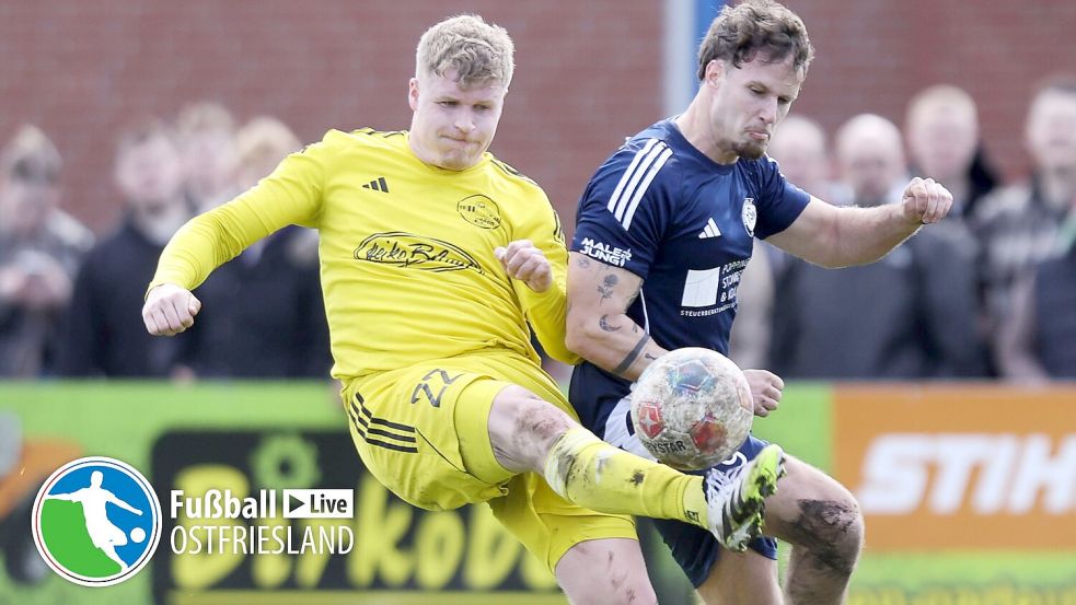 Der TuS Strudden (links Cedric Fiolka) und der TSV Friesenstolz Riepe (rechts Mirco Taubert) machen im direkten Duell den zweiten Bezirksliga-Aufstiegsplatz unter sich aus. Meister Eintracht Ihlow ist bereits aufgestiegen. Das Hinspiel gewann Riepe gegen Strudden mit 4:2. Foto: Jens Doden, Emden