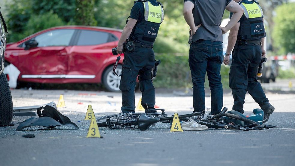 Zwei Kinder sterben nach Verkehrsunfall in Dinslaken. Foto: Fabian Strauch