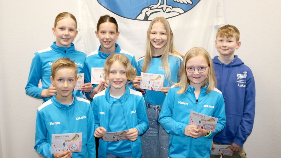 Als Trainingsfleißigste geehrt wurden (oben, von links): Merle Buntjer, Emilia Falco, Lina-Anni Geserich und Lukas Ostendörp sowie (unten von links): Henri Sap, Jule Buntjer und Rena Gerdes. Es fehlen Klaas Freese), Jannes Freese und Femke Buntjer. Foto: privat
