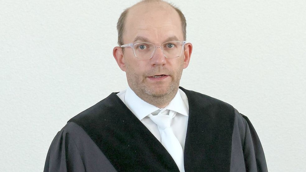 Der Vorsitzende Richter Holger Schütt warnte die Zuschauer vor Beginn des Prozesses vor schwer zu ertragenen Fotos, die gezeigt würden. Foto: Bernd Wüstneck