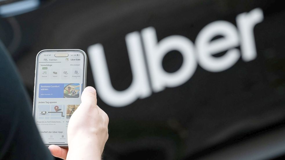 Uber führt in Deutschland eine neue In-App-Funktion ein, die es Fahrgästen erlaubt, während der Fahrt den Ton im Fahrzeug aufzuzeichnen. (Symbolbild) Foto: Sebastian Gollnow