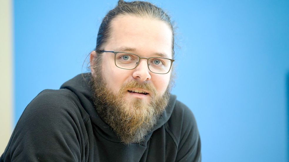 „Gegenmacht – Die Zivilgesellschaft schlägt zurück“ ist nicht das erste Buch von Semsrott. (Archivbild) Foto: Bernd von Jutrczenka
