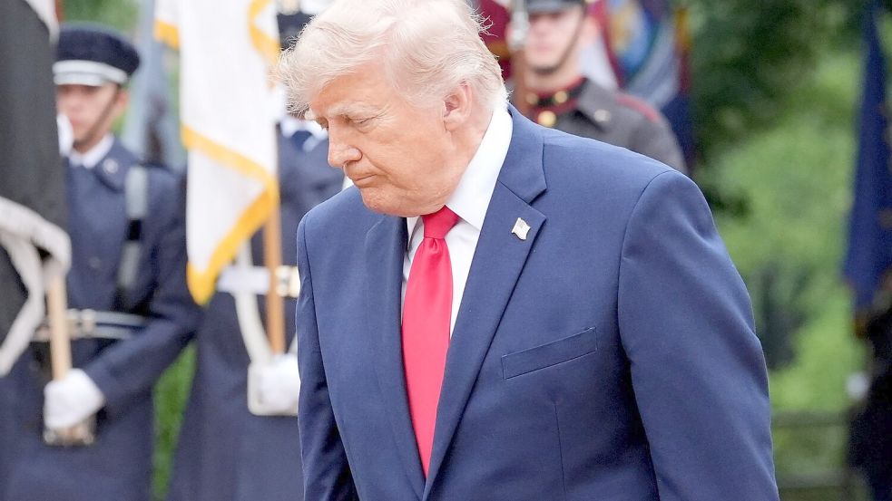 Gericht prüft Trumps umstrittenen Vergleich. (Archivbild) Foto: Alex Brandon