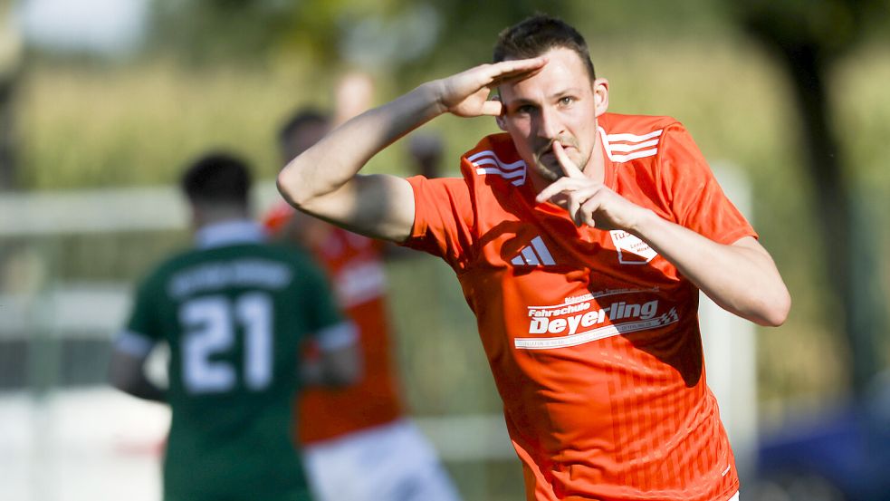 Bezirksliga in Sicht? Der TuS Leerhafe-Hovel um Torjäger Pascal Menken muss nun entscheiden, ob sie an der Relegation teilnehmen möchten beziehungsweise in die Bezirksliga aufsteigen wollen. Foto: Jens Doden, Emden