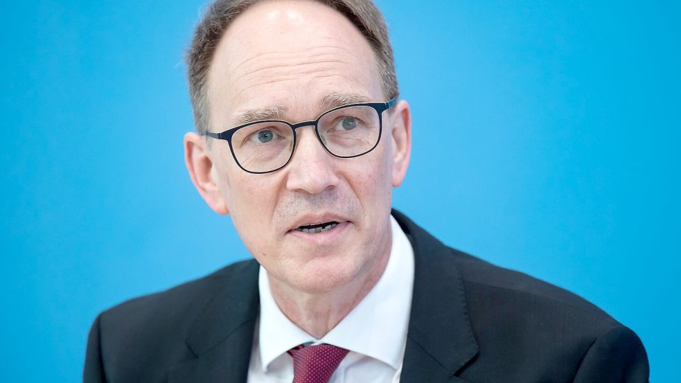 Marketing-Experte Peter Kenning sieht mehrere Motive hinter den Gratis-Aktionen. (Archivbild) Foto: Bernd von Jutrczenka