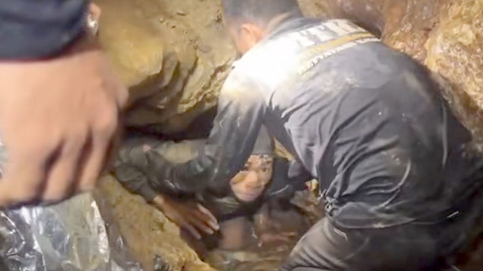 Um aus dem Berg zu kommen, mussten die tagelang eingeschlossenen Goldsucher viele enge Tunnel passieren. Foto: -