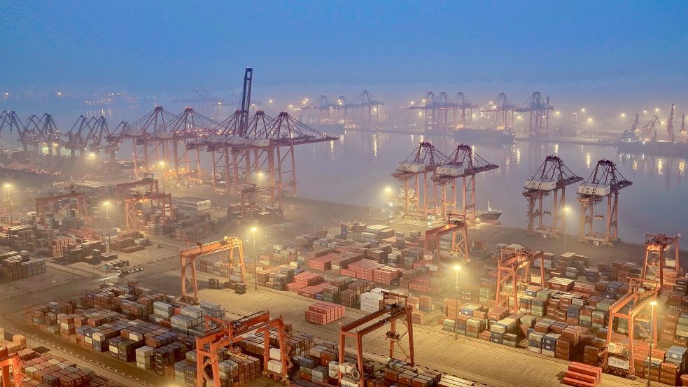 Angesichts von Chinas Überkapazitäten und einer Exportflut, die zu einem täglichen Handelsdefizit von einer Milliarde Euro führt, plant die EU-Kommission nun einen Kurswechsel. Foto: dpa/XinHua/Yang Shiyao