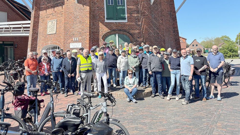 Mitglieder und Gäste des OBV Remels waren bei strahlendem Sonnschein auf Fahrrädern unterwegs. Foto: privat
