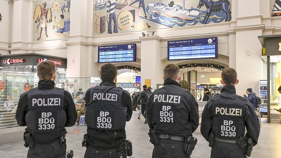 Die Bundespolizei hat zwischen Donnerstag und Sonntag gleich fünf Haftbefehle am Bremer Hauptbahnhof vollstreckt. Foto: Karsten Klama / dpa