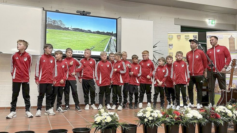 Das Foto zeigt eine der Jugendmannschaften, die bei der Sportlerehrung in Krummhörn ausgezeichnet wurden. Foto: privat