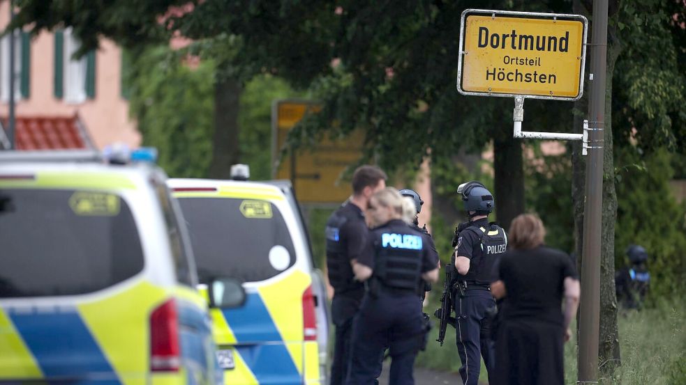 Ort des Einsatzes ist der Dortmunder Stadtteil Höchsten. Foto: Christoph Reichwein/dpa