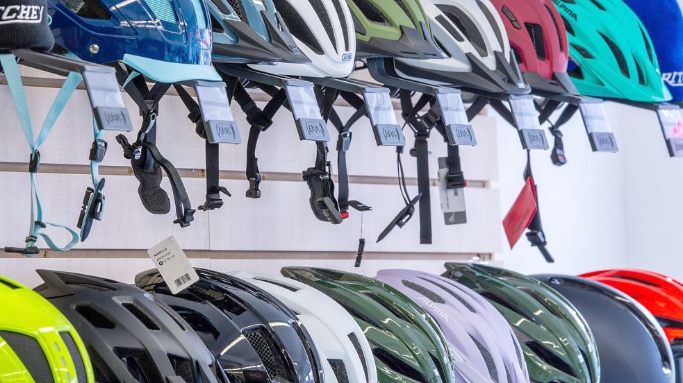 Nicht alle tragen einen Fahrradhelm, viele wünschen sich aber eine Helmpflicht. (Symbolbild) Foto: Jens Büttner