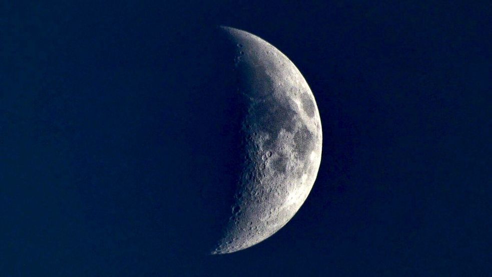Der Mond ist als Sichel im Nachthimmel über Tschechien zu sehen. (Symbolbild) Foto: Slavek Ruta