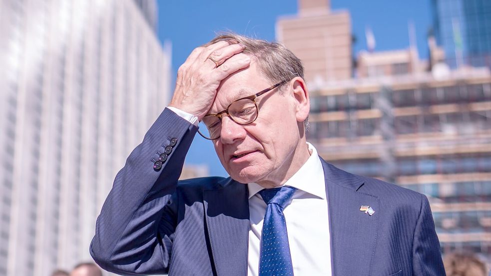 Außenminister Johann Wadephul (CDU) auf dem Weg zur Wahl für den UN-Sicherheitsrat in der Generalversammlung der Vereinten Nationen in New York. Foto: Michael Kappeler/dpa