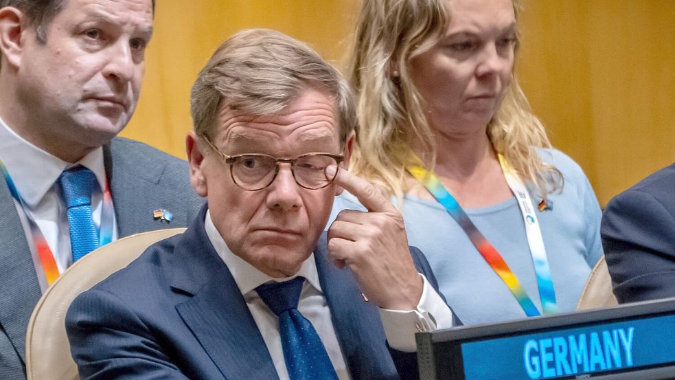 Außenminister Johann Wadephul (CDU) während der Verkündung des Wahlergebnisses für den UN-Sicherheitsrat in New York. Foto: Michael Kappeler/dpa
