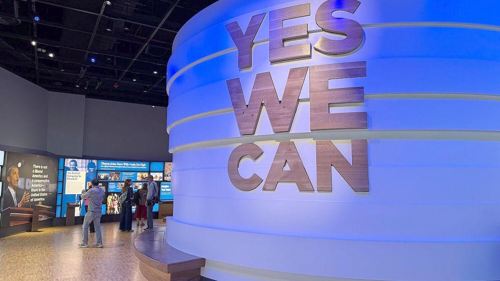 Im Museum finden sich einige bekannte Slogans von Obama – so auch „Yes we can“. Foto: Khang Mischke/dpa