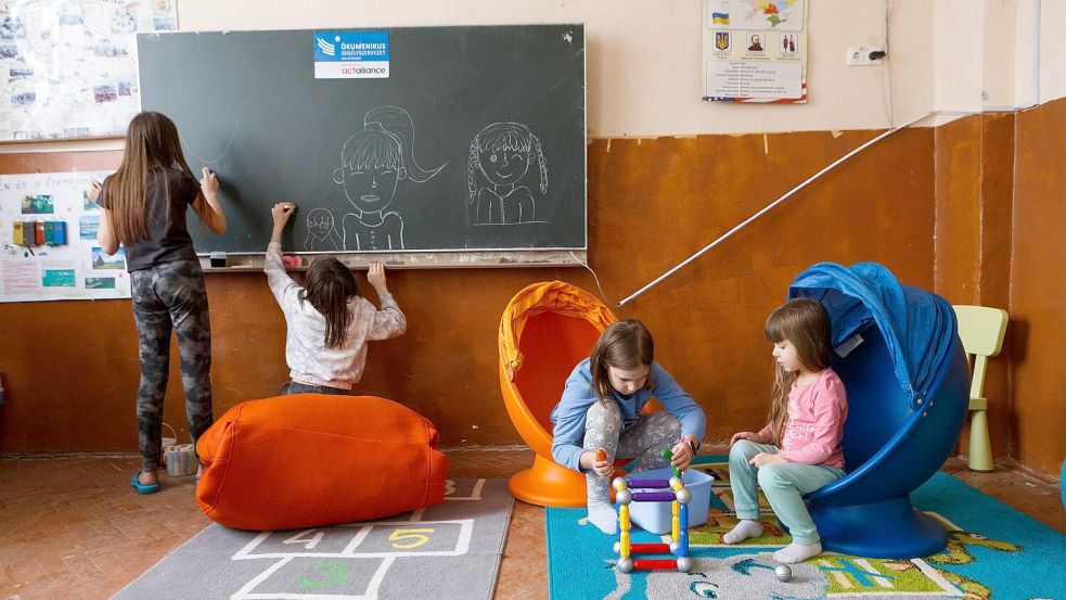 Ungarische Schulkinder in Transkarpatien sollen wieder vermehrt Unterricht in ihrer Muttersprache erhalten. (Archivbild) Foto: --/Ukrinform/dpa