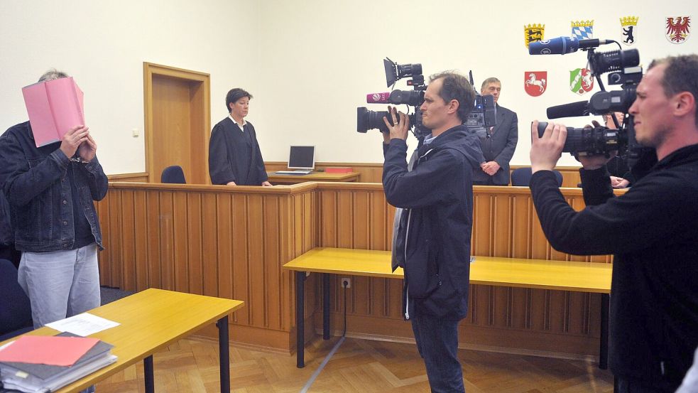 In Deutschland wurde der sogenannte Maskenmann bereits wegen drei Kindsmorden verurteilt. (Archivbild) Foto: Carmen Jaspersen/dpa