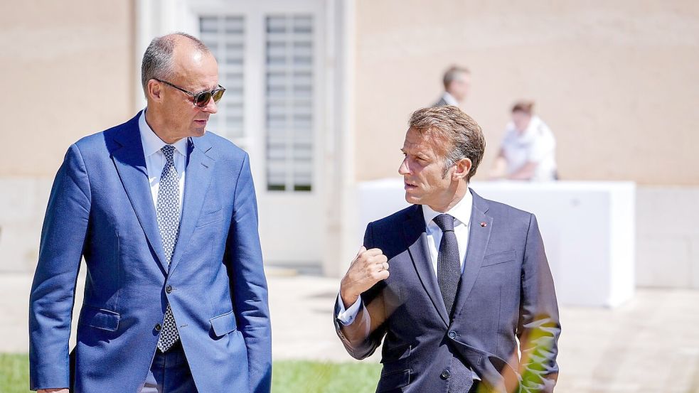 Merz (l) und Macron wollen den EU-Beitrittsprozess gemeinsam beschleunigen. (Archivbild) Foto: Kay Nietfeld/dpa