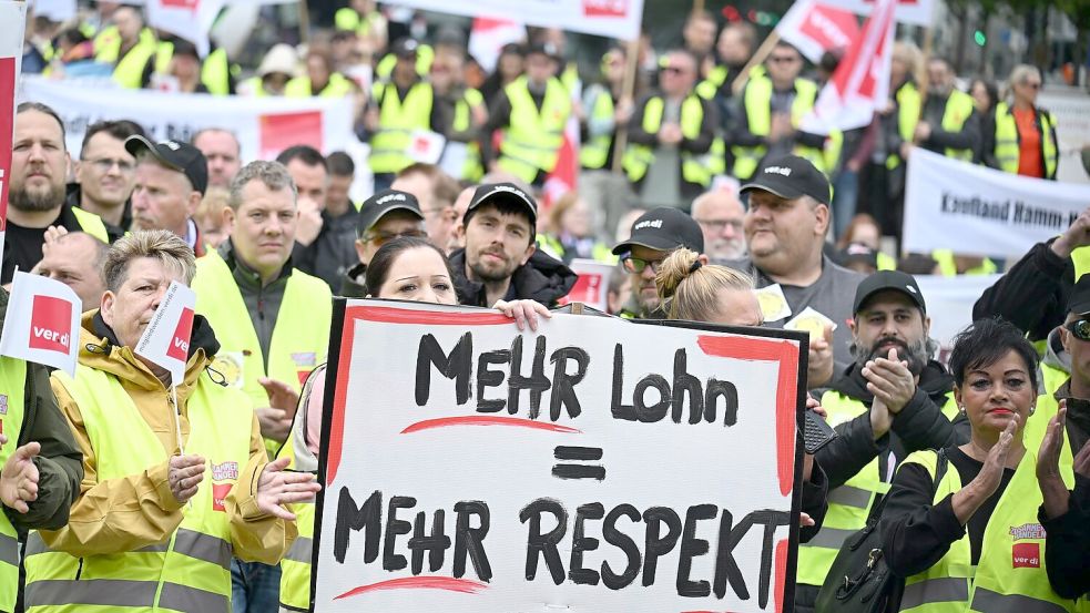 Beschäftige im Einzelhandel demonstrieren in mehreren deutschen Städten. (Archivbild) Foto: Federico Gambarini/dpa