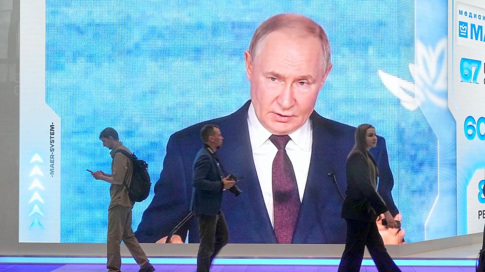 Bei der Plenarsitzung am Nachmittag hält Putin traditionell eine Rede zur Weltpolitik und der wirtschaftlichen Lage Russlands und beantwortet Fragen. Foto: Dmitri Lovetsky