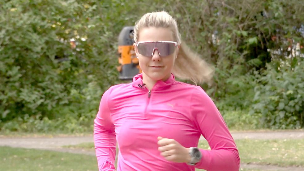 Nachdem Lauf-Influencerin Joyce Hübner bereits Deutschland umrundet hat, will sie nun durch die Städte laufen. Foto: Sven Käuler/DPA