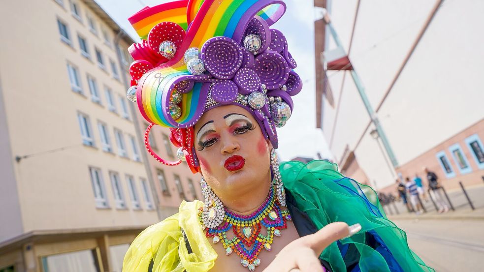 Am Christopher Street Day setzen die Demonstrierenden ein buntes Zeichen für Vielfalt und Toleranz. (Archivbild) Foto: Andreas Arnold