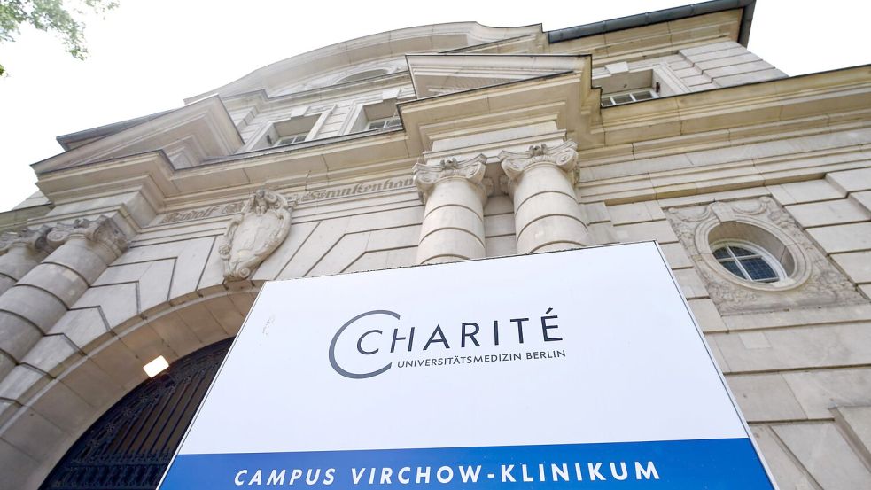 Auf dem Campus Virchow Klinikum der Berliner Charité befindet sich eine Sonderisolierstation zur Behandlung von Patienten mit gefährlichen Infektionskrankheiten. (Archivbild) Foto: Soeren Stache/dpa