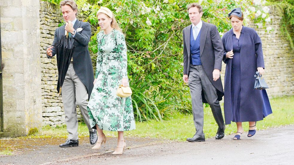 Prinzessin Beatrice und Prinzessin Eugenie reisten nach Kemble. Foto: Ben Birchall