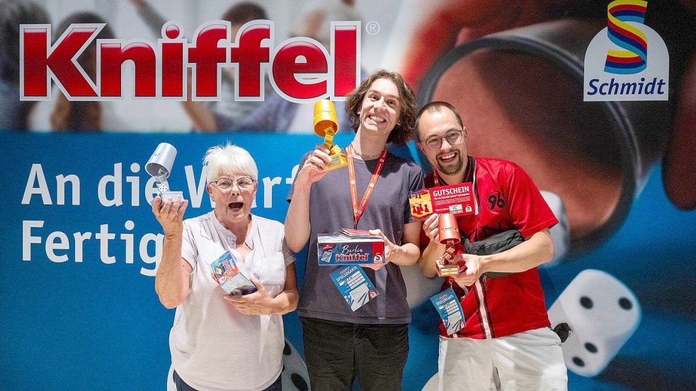 Die Besten: Katharina Lehmann (2. Platz, l-r), Lennart Fiedler (1. Platz), und Nico Richard (3. Platz). Foto: Christophe Gateau