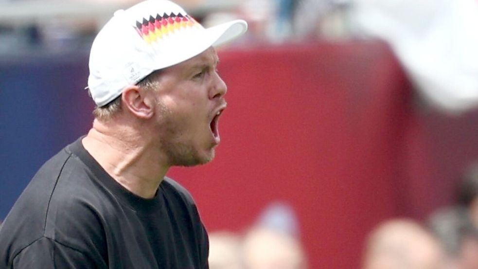 Bundestrainer Nagelsmann gibt lautstarke Anweisungen bei der WM-Generalprobe gegen die USA. Foto: Christian Charisius/dpa