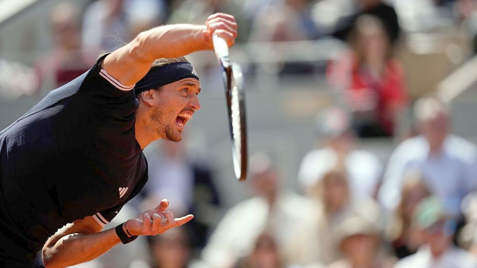 Alexander Zverev beim Aufschlag. Foto: Christophe Ena