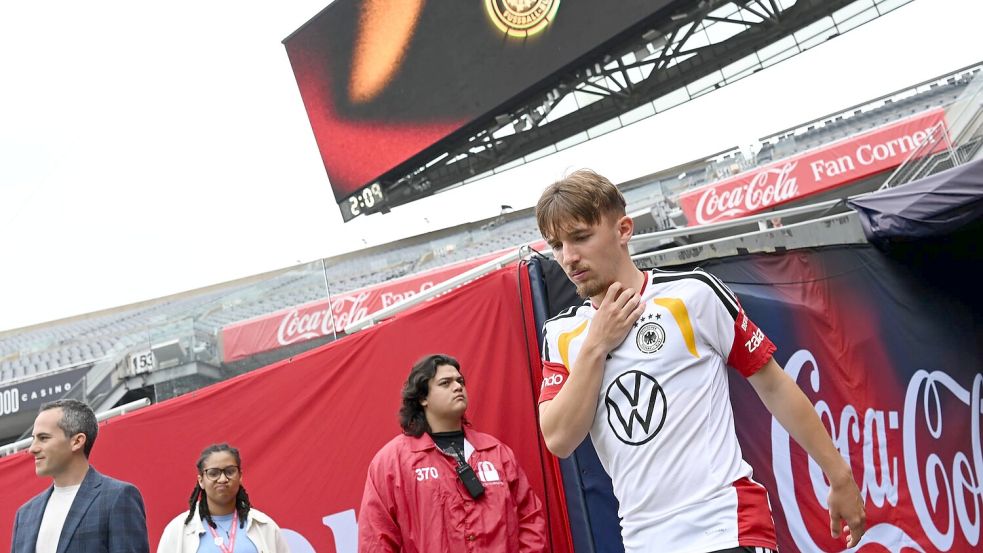 Lennart Karl auf dem Weg zum Training im Soldier Field, bei dem seine WM-Träume platzten. Foto: Federico Gambarini/dpa