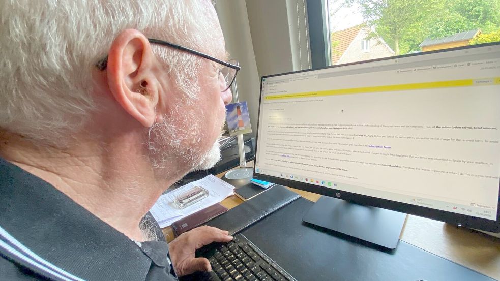Jörn de Vries hat Lehrgeld bezahlt: Statt ein vermeintlich kostenfreies Online-Angebot zu nutzen, hatte er ein Abo abgeschlossen. Foto: Melanie Hanz