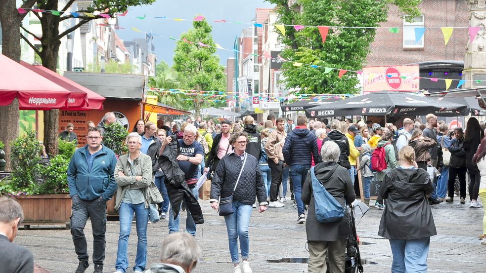 Der Lekkermarkt in Leer war gut besucht. Foto: Bodo Wolters