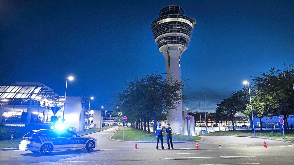 Wegen Feueralarms wurde der Flughafen-Tower evakuiert. Foto: Sven Hoppe/dpa