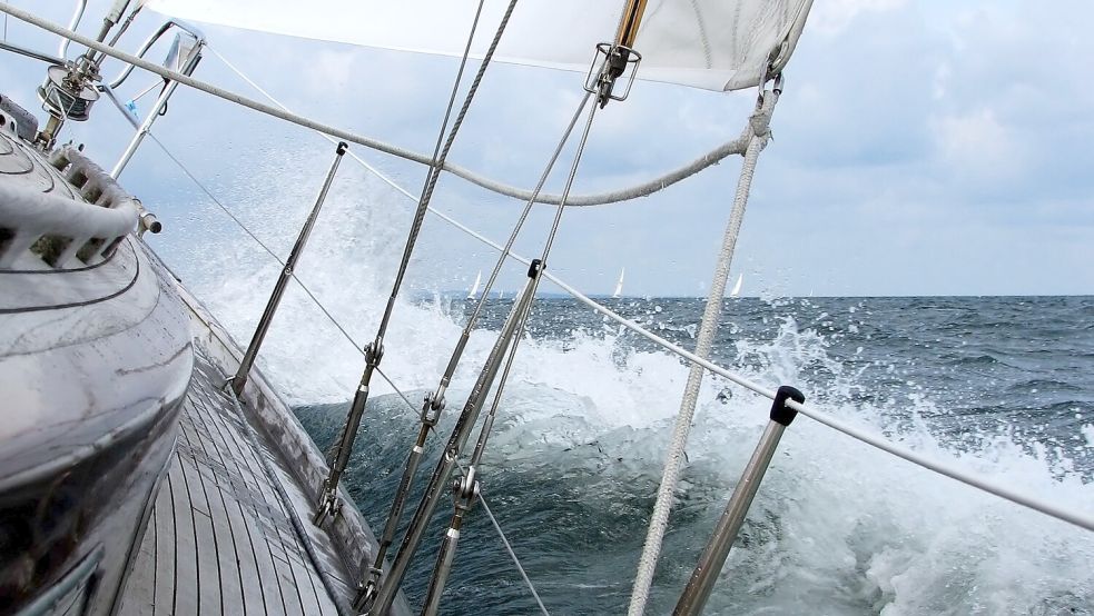 Auf dem Atlantik ist man Wetter und Wellengang ausgeliefert – entscheidend ist es, sich nicht in der Angst zu verlieren. Foto: IMAGO/Panthermedia