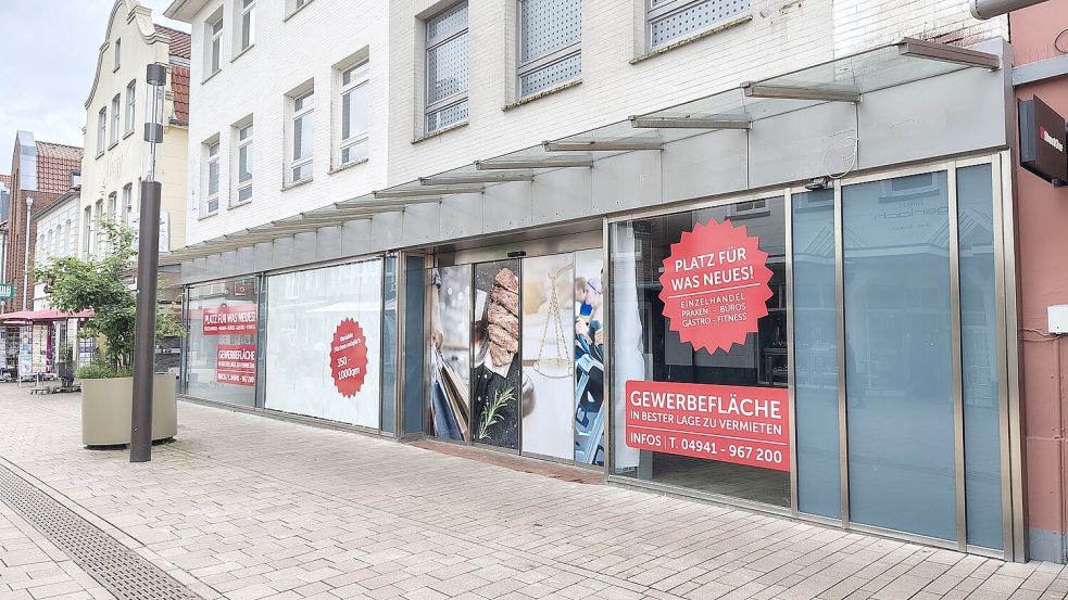 Das große Ladenlokal am Marktplatz, aus dem Deichmann vor einigen Monaten ausgezogen ist, wurde noch nicht neu vermietet. Foto: Karin Böhmer