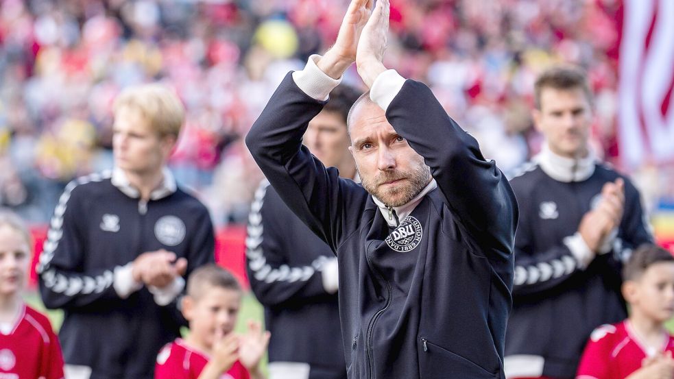Christian Eriksen wurde vor dem Spiel in Odense von den dänischen Fans gefeiert. Foto: IMAGO/Gonzales Photo