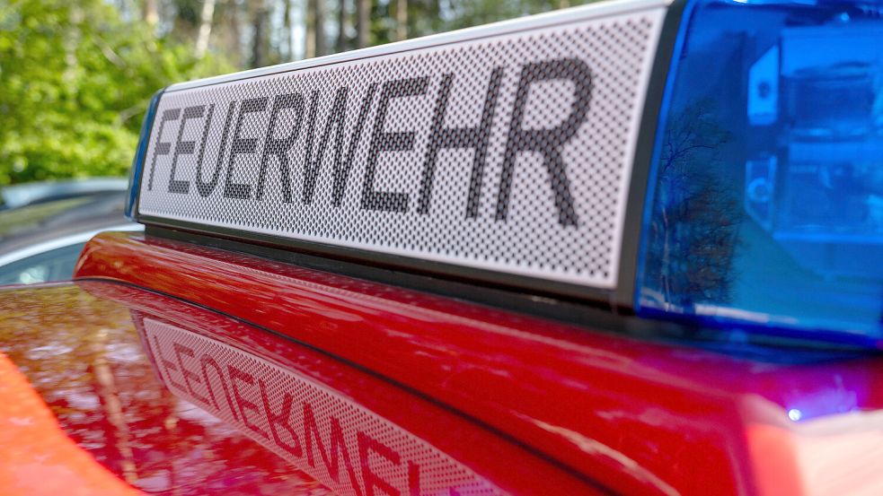 Die Feuerwehr musste am Montagvormittag nach Hage ausrücken. Symbolfoto: DPA